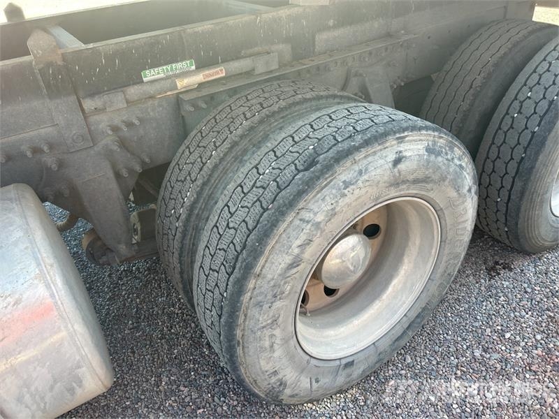 Freightliner Cascadia 125 6x4 T/A Dump Truck Camion benne
