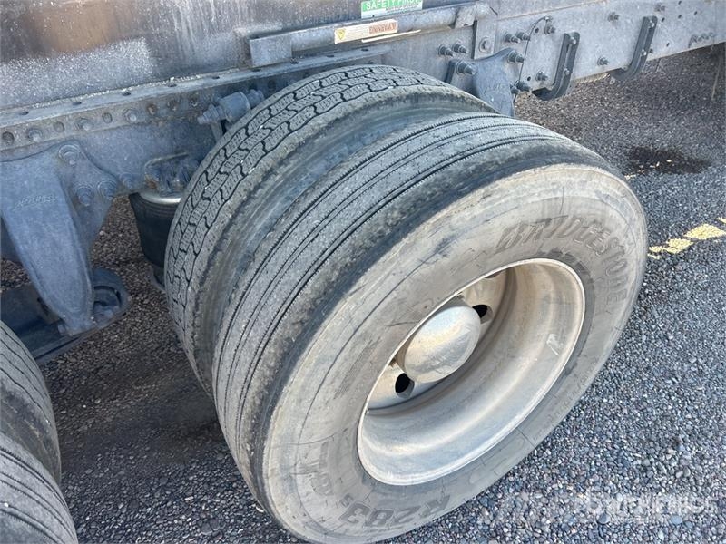 Freightliner Cascadia 125 6x4 T/A Dump Truck Camion benne
