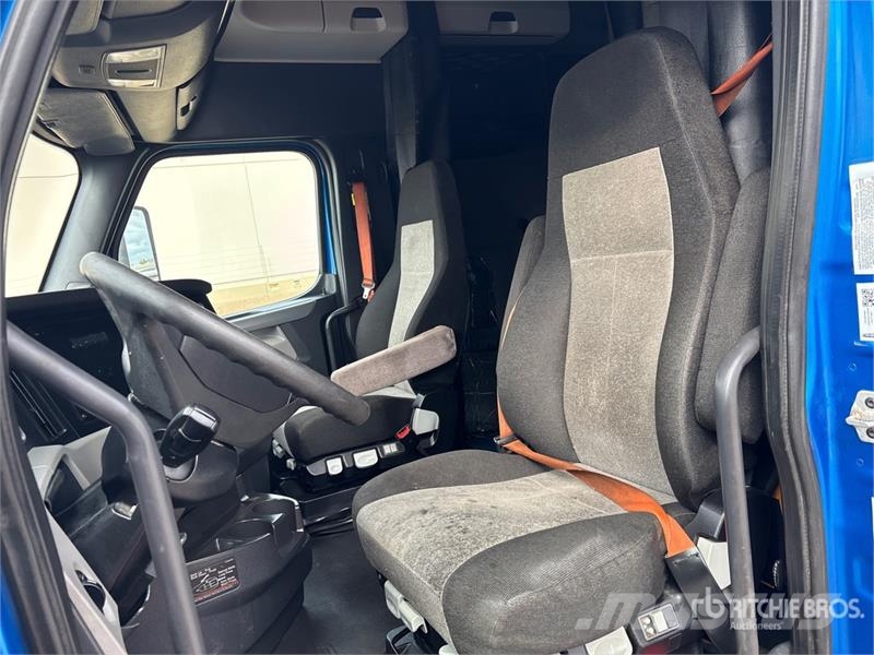 Freightliner Cascadia 126 6x4 T/A Sleeper Truck Tractor Autotractoare