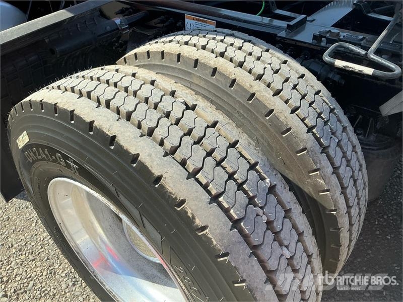 Freightliner Cascadia 126 6x4 T/A Sleeper Truck Tractor 트랙터 유닛