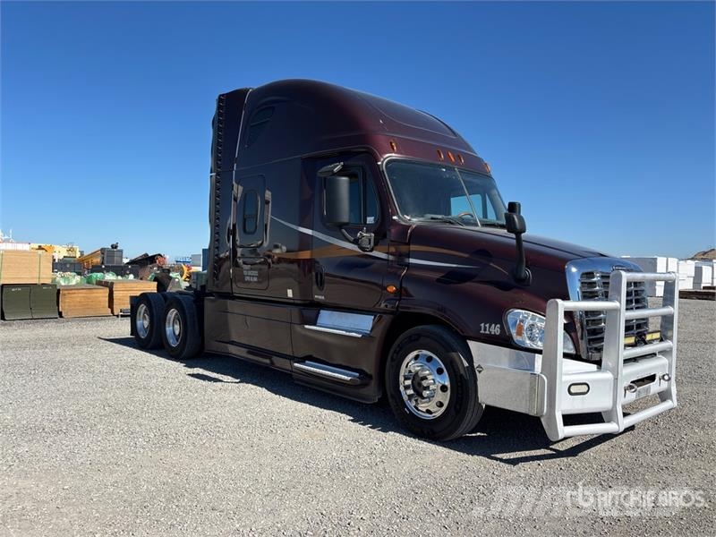 Freightliner Cascadia 125 6x4 T/A Sleeper Truck Tractor Tractor Units