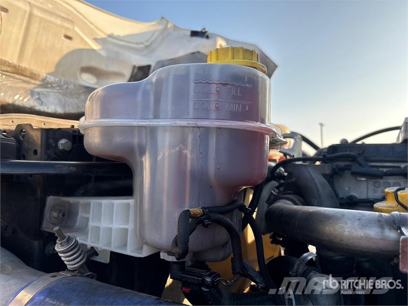 Freightliner Cascadia 126 6x4 T/A Sleeper Truck Tractor Vilcēji