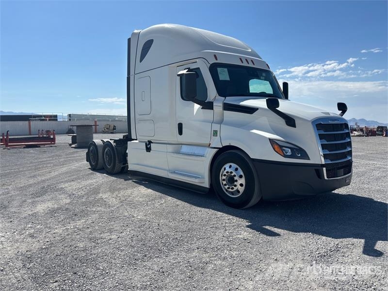 Freightliner Cascadia 126 6x4 T/A Sleeper Truck Tractor Sattelzugmaschinen
