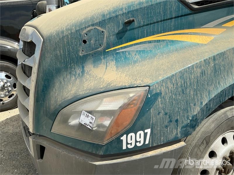 Freightliner Cascadia 126 6x4 T/A Sleeper Truck Tractor Nyergesvontatók