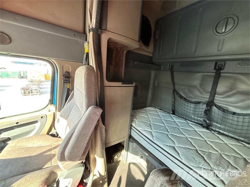 Freightliner Cascadia 125 6x4 T/A Sleeper Truck Tractor وحدات الجر
