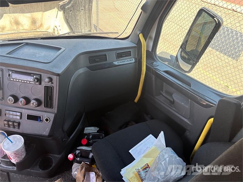 Freightliner Cascadia 126 6x4 T/A Sleeper Truck Tractor Τράκτορες