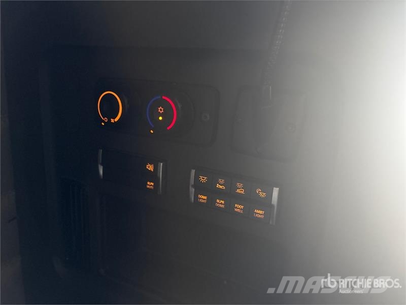 Freightliner Cascadia 126 6x4 T/A Sleeper Truck Tractor Тягачі