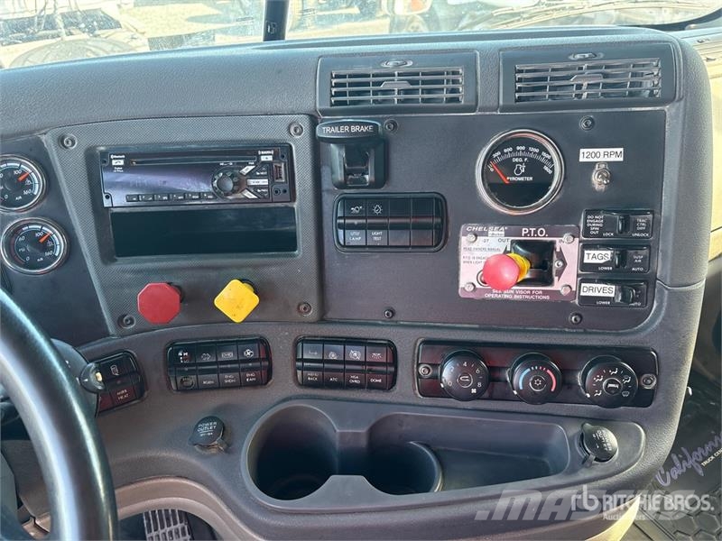 Freightliner Cascadia 125 6x2 T/A Sleeper Truck Tractor Vilcēji