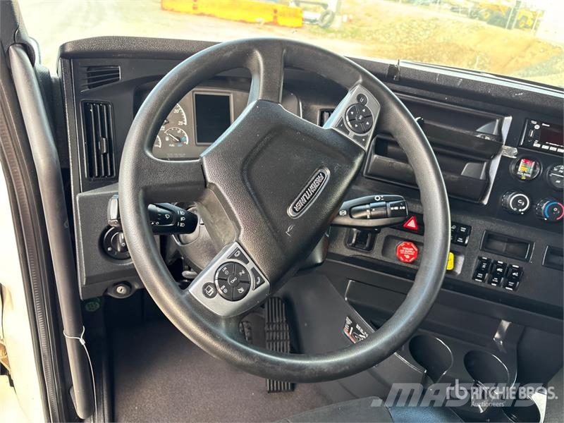 Freightliner Cascadia 126 6x4 T/A Sleeper Truck Tractor Tractor Units