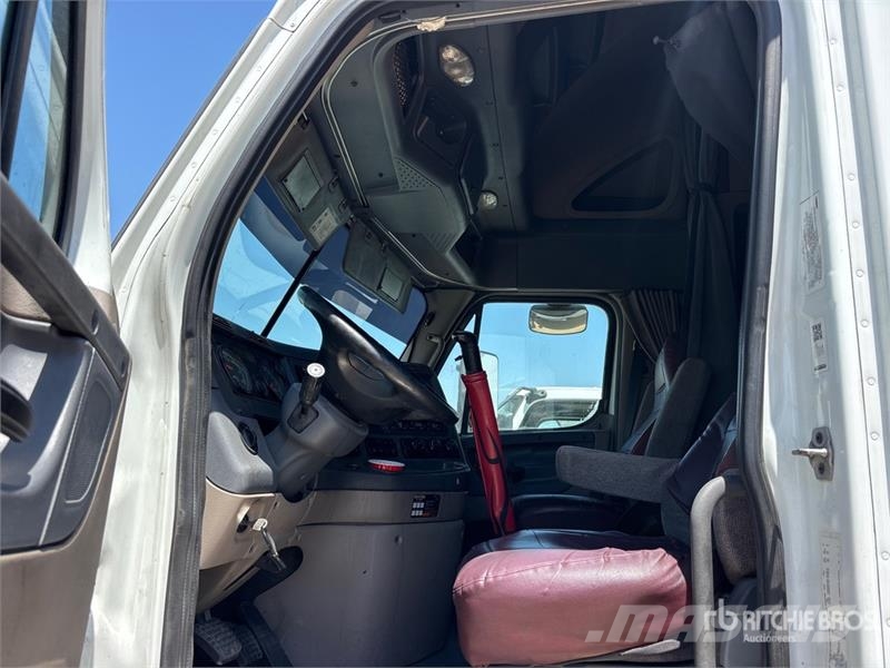 Freightliner Cascadia 125 6x4 T/A Sleeper Truck Tractor Sattelzugmaschinen