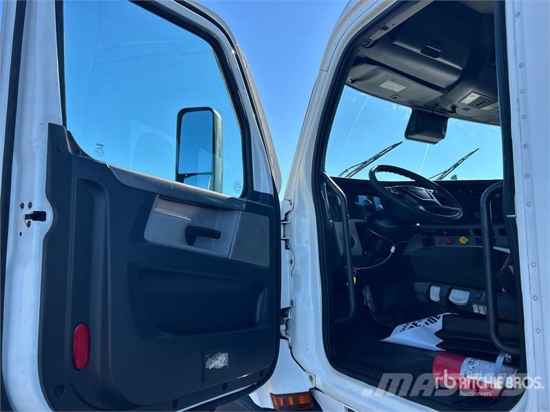Freightliner Cascadia 116 وحدات الجر