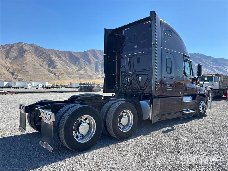 Freightliner Cascadia 125 6x4 T/A Sleeper Truck Tractor Tractor Units