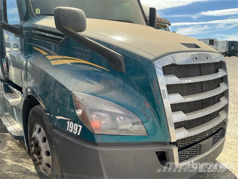 Freightliner Cascadia 126 6x4 T/A Sleeper Truck Tractor Nyergesvontatók