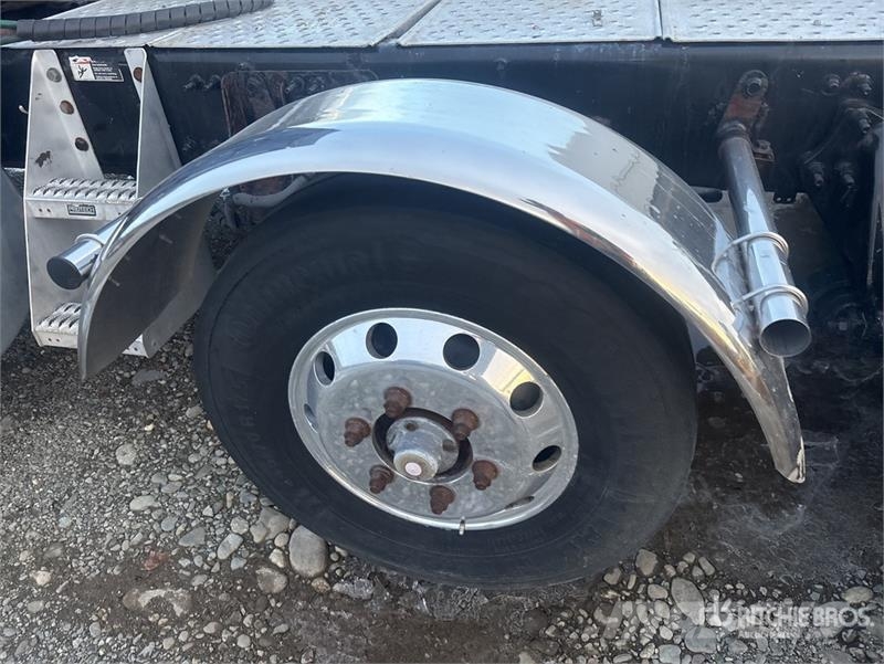 Freightliner Cascadia 126 8x4 Tri/A Sleeper Truck Tractor Trekkvogner