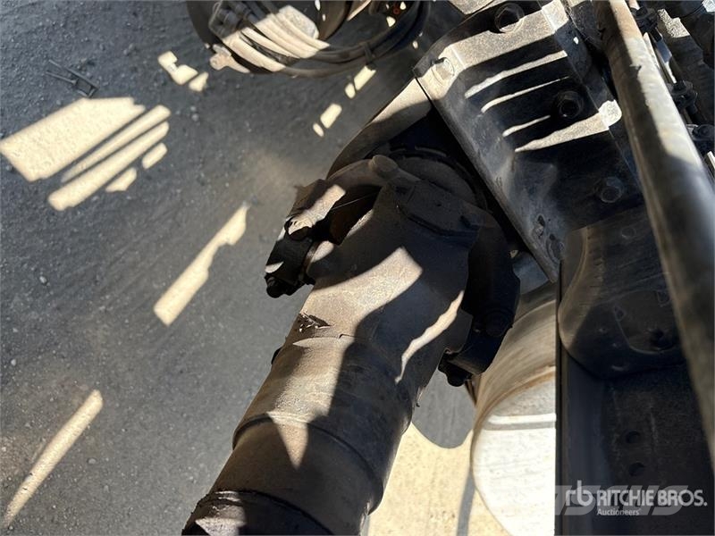 Freightliner Cascadia 125 6x4 Roll-Off Truck (Inoperable) شاحنات لوادر
