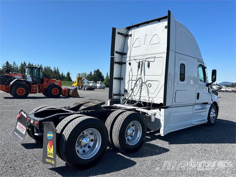 Freightliner Cascadia 126 6x4 T/A Sleeper Truck Tractor Sadulveokid