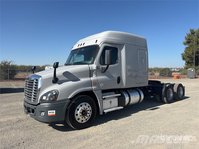 Freightliner Cascadia 125 6x4 T/A Sleeper Truck Tractor 曳引機組件