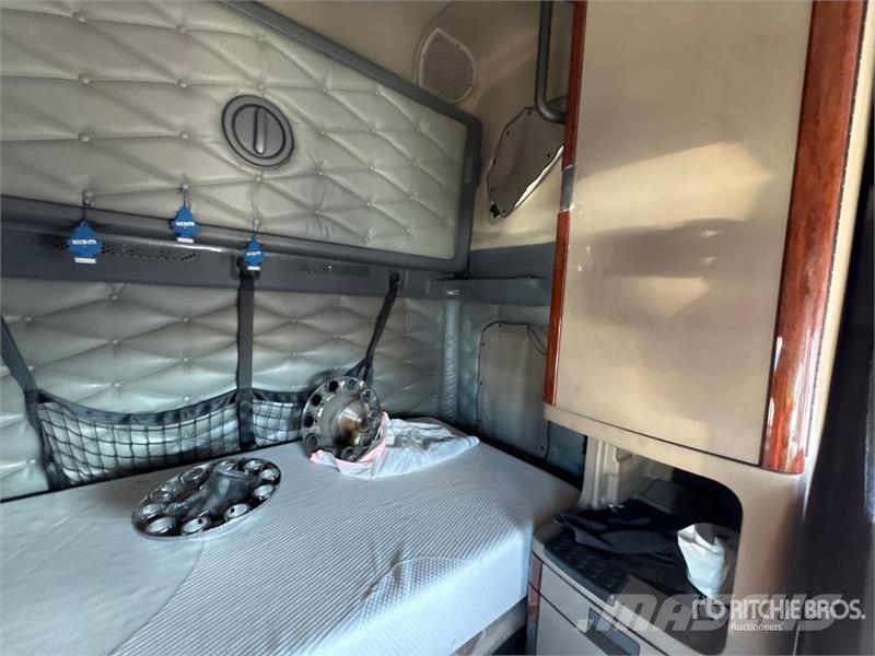 Freightliner Cascadia 125 6x4 T/A Sleeper Truck Tractor Sattelzugmaschinen