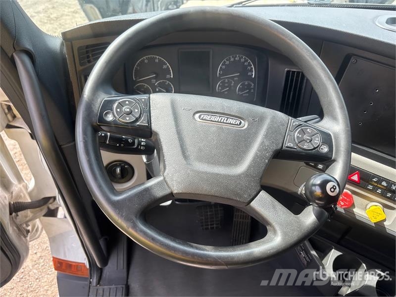 Freightliner Cascadia 126 6x4 T/A Sleeper Truck Tractor Vilcēji