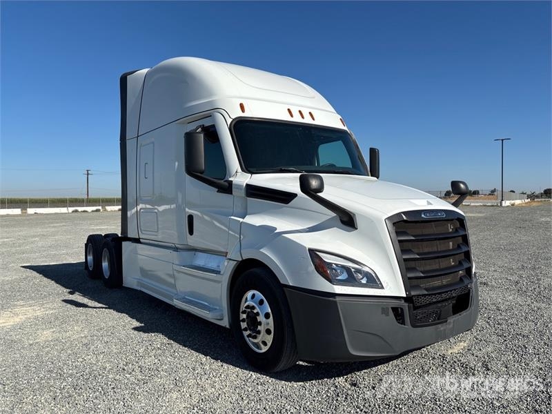 Freightliner Cascadia 126 6x4 T/A Sleeper Truck Tractor Tegljači