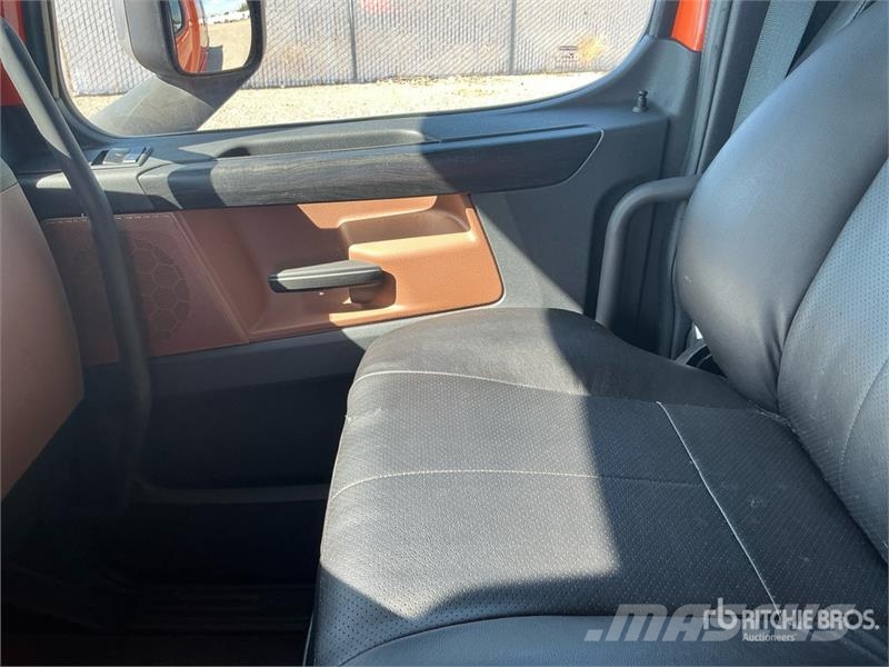 Freightliner Cascadia 126 6x4 T/A Sleeper Truck Tractor 트랙터 유닛