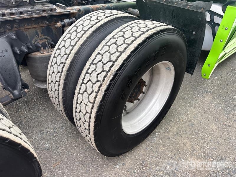 Freightliner Cascadia 126 T/A Sleeper Truck Tractor Prime Movers