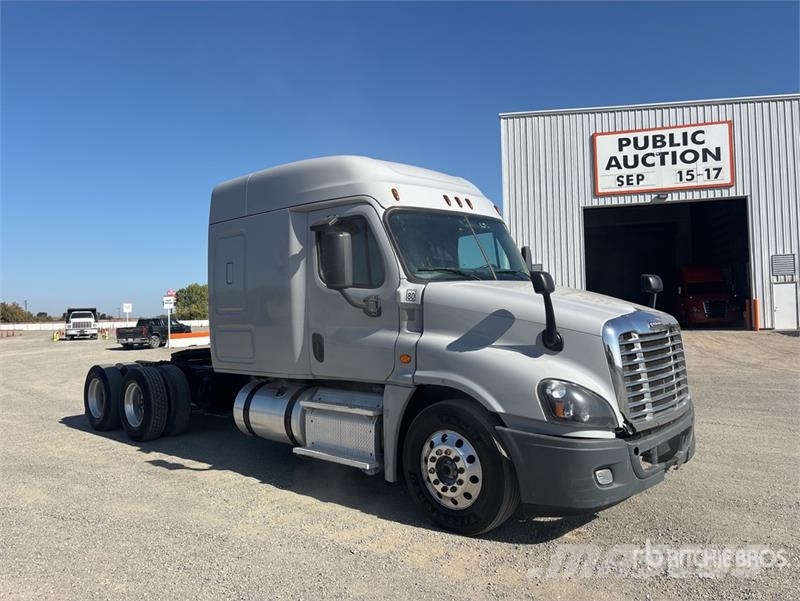 Freightliner Cascadia 125 6x4 T/A Sleeper Truck Tractor 曳引機組件