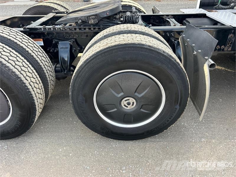 Freightliner Cascadia 126 6x4 T/A Sleeper Truck Tractor Влекачи