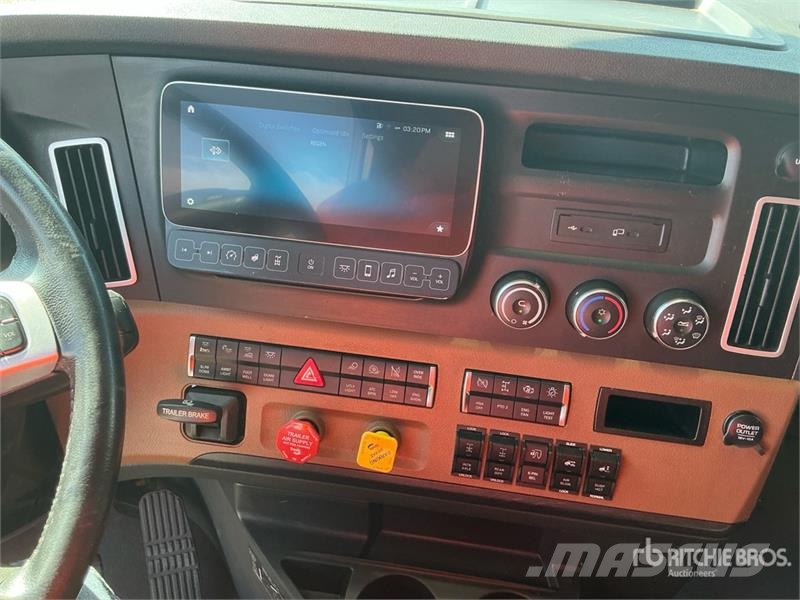Freightliner Cascadia 126 6x4 T/A Sleeper Truck Tractor 트랙터 유닛