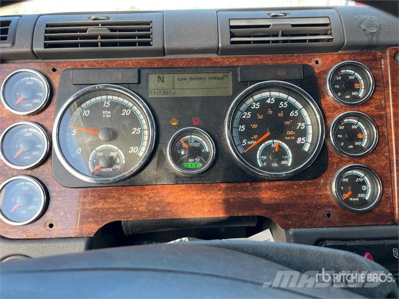 Freightliner Cascadia 125 6x4 T/A Sleeper Truck Tractor Тягачі