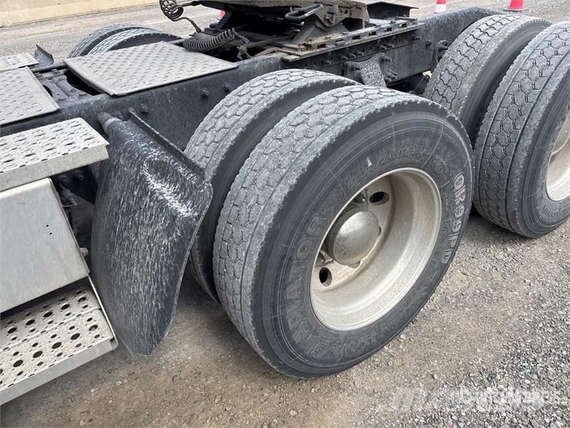 Freightliner Cascadia 126 6x4 T/A Sleeper Truck Tractor Motrici e Trattori Stradali