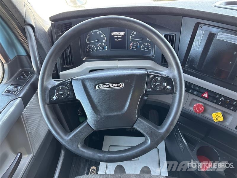 Freightliner Cascadia 126 6x4 T/A Sleeper Truck Tractor 트랙터 유닛