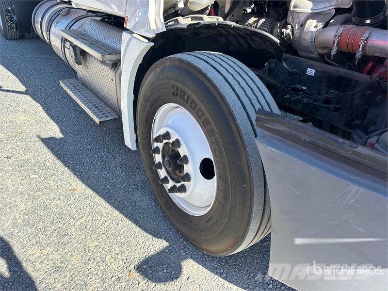 Freightliner Cascadia 126 Kipper