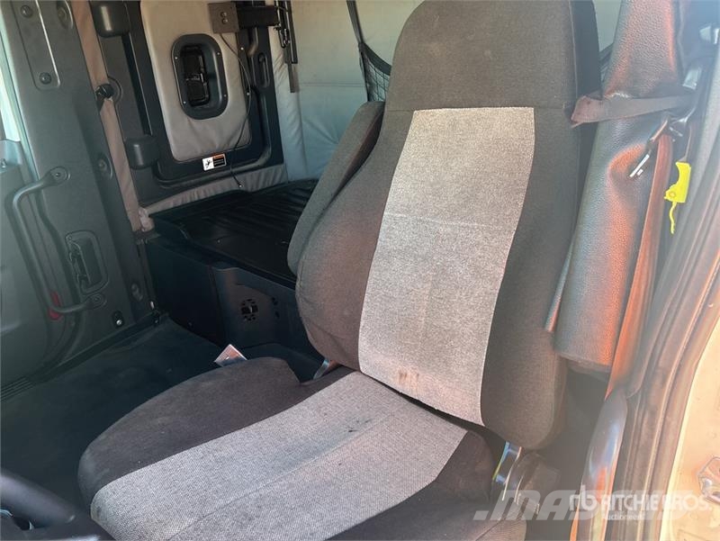 Freightliner Cascadia 126 6x4 T/A Sleeper Truck Tractor Motrici e Trattori Stradali
