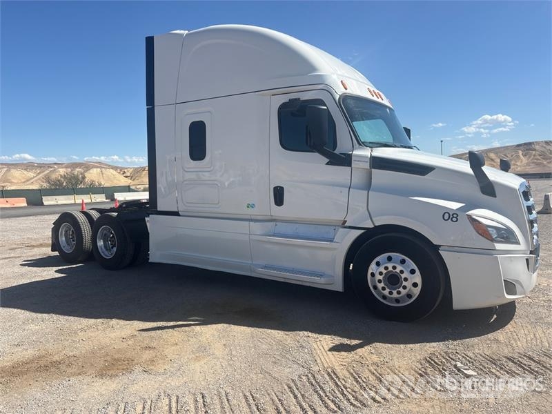 Freightliner Cascadia 126 6x4 T/A Sleeper Truck Tractor Nyergesvontatók