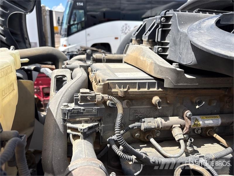 Freightliner Cascadia 125 6x4 T/A Sleeper Truck Tractor (Inoper 트랙터 유닛
