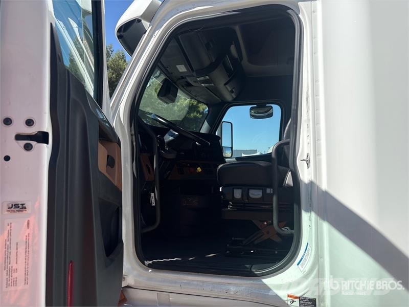 Freightliner Cascadia 126 6x4 T/A Sleeper Truck Tractor Tracteur routier