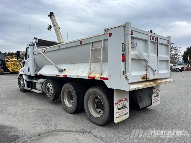 Freightliner Cascadia 113 8x4 Tri/A Dump Truck Самоскиди
