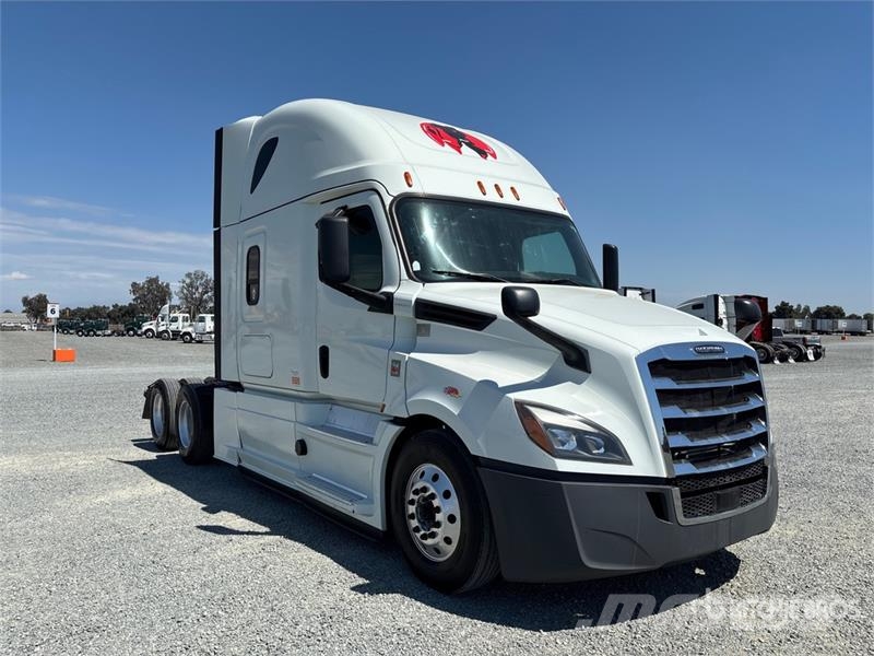 Freightliner Cascadia 126 6x4 T/A Sleeper Truck Tractor 트랙터 유닛
