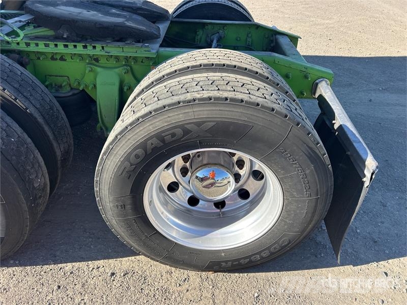 Freightliner Cascadia 125 6x4 T/A Sleeper Truck Tractor (Inoper Тягачі
