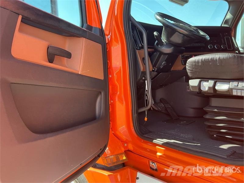 Freightliner Cascadia 126 6x4 T/A Sleeper Truck Tractor 트랙터 유닛