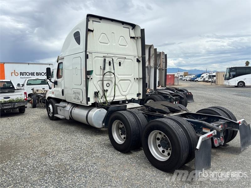 Freightliner Cascadia 125 Vetopöytäautot