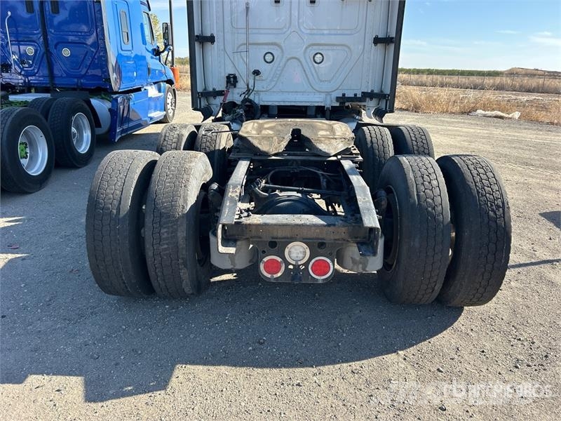 Freightliner Cascadia 6x4 T/A Sleeper Truck Tractor Тягачі