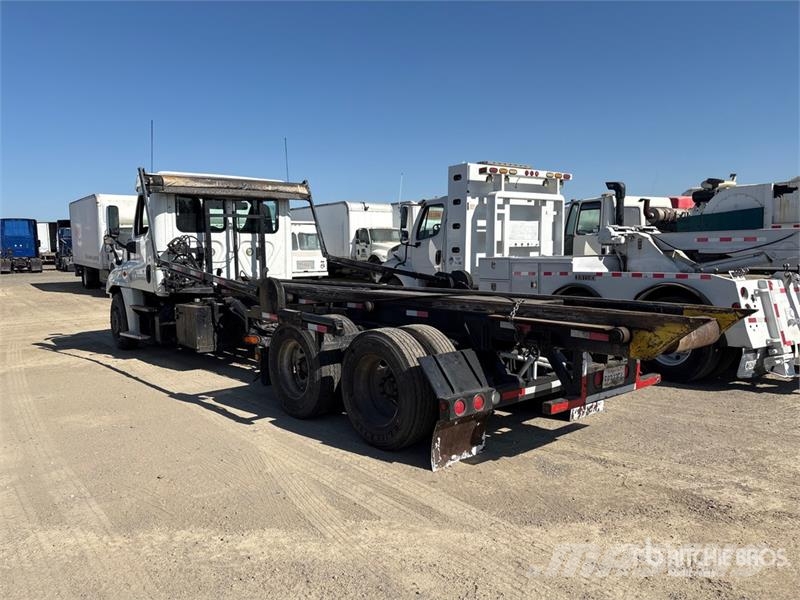 Freightliner Cascadia 125 6x4 Roll-Off Truck (Inoperable) شاحنات لوادر