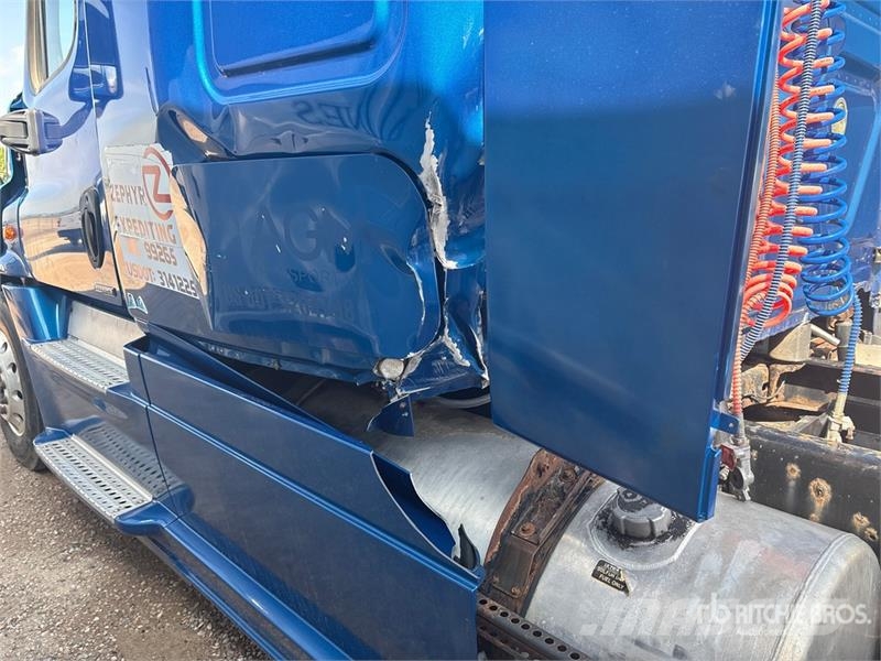 Freightliner Cascadia 125 6x4 T/A Sleeper Truck Tractor (Inoper 트랙터 유닛