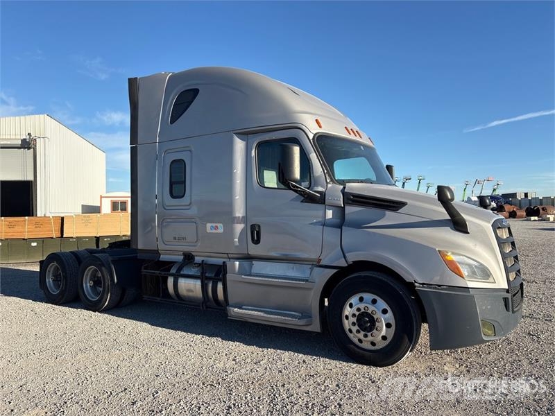 Freightliner Cascadia 126 T/A Sleeper Truck Tractor Tegljači