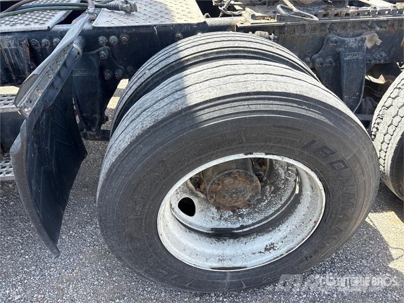 Freightliner Cascadia 125 6x4 T/A Sleeper Truck Tractor Tractor Units