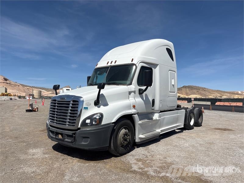 Freightliner Cascadia 125 6x4 T/A Sleeper Truck Tractor Tractor Units