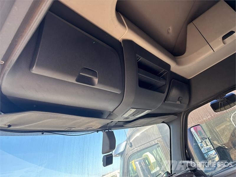 Freightliner Cascadia 126 6x4 T/A Sleeper Truck Tractor Sattelzugmaschinen