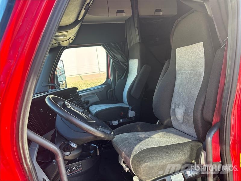 Freightliner Cascadia 126 6x4 T/A Sleeper Truck Tractor Tractor Units